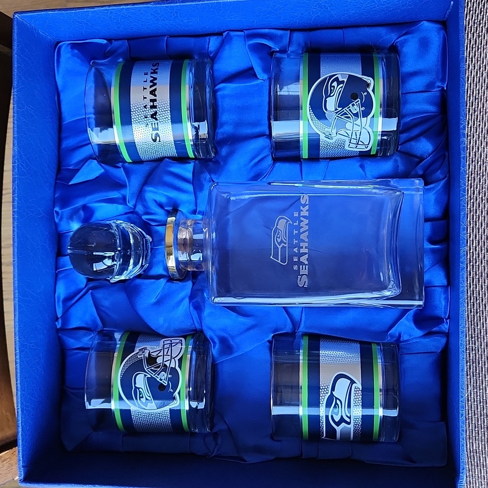Seahawks Decanter Set with 4 glasses